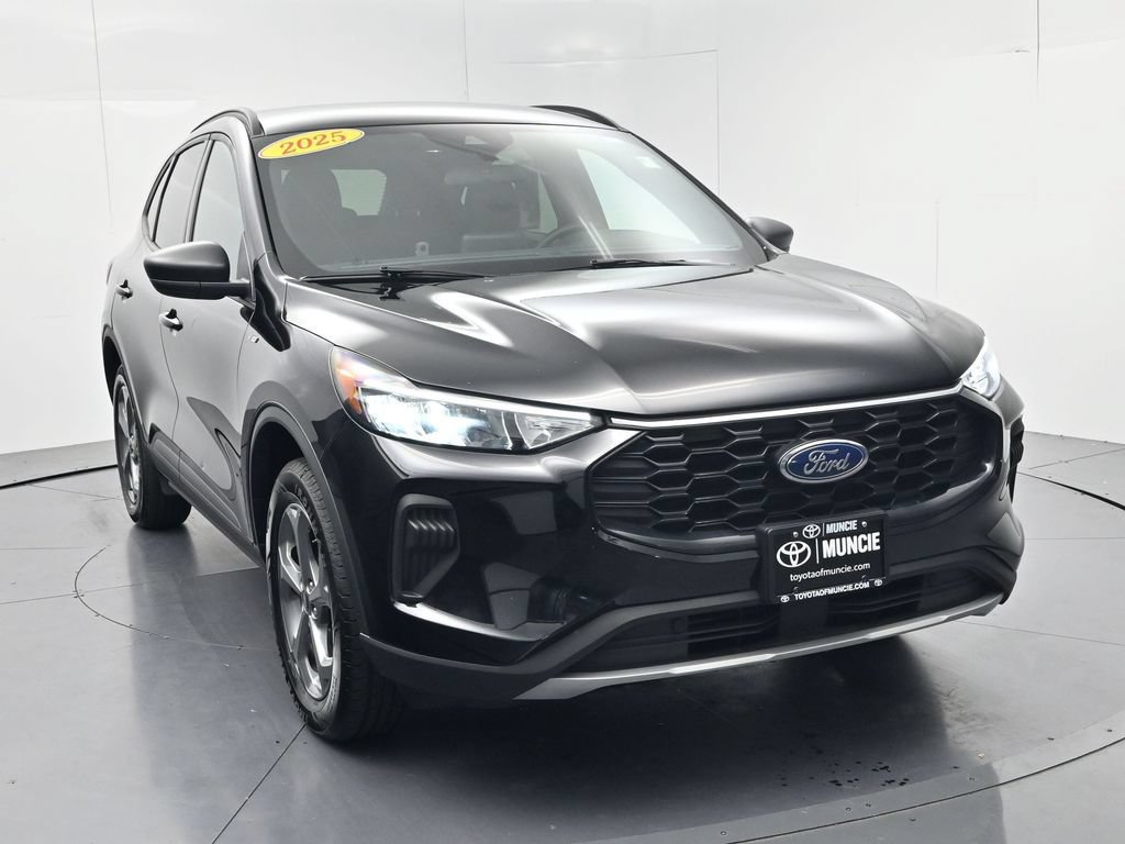 Used 2025 Ford Escape ST-Line AWD/4WD image 2