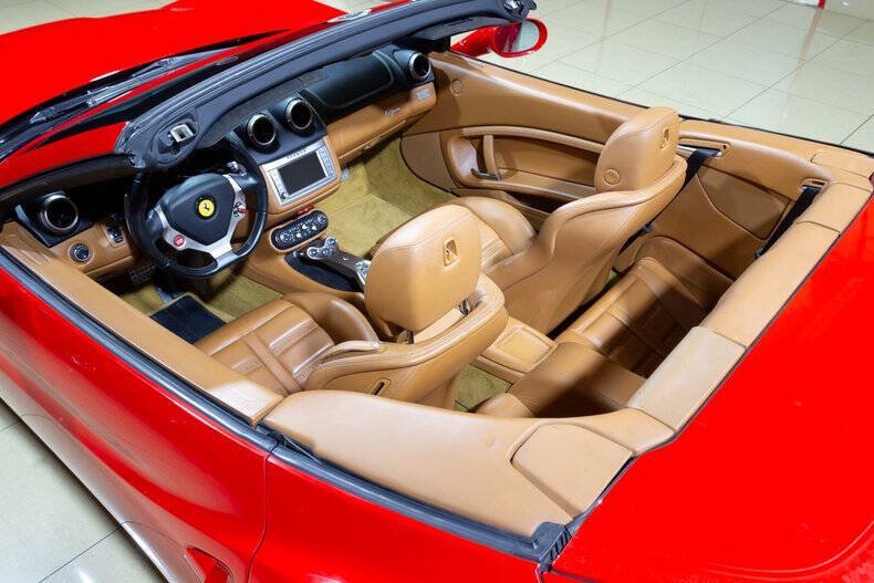 Used 2010 Ferrari California RWD image 53