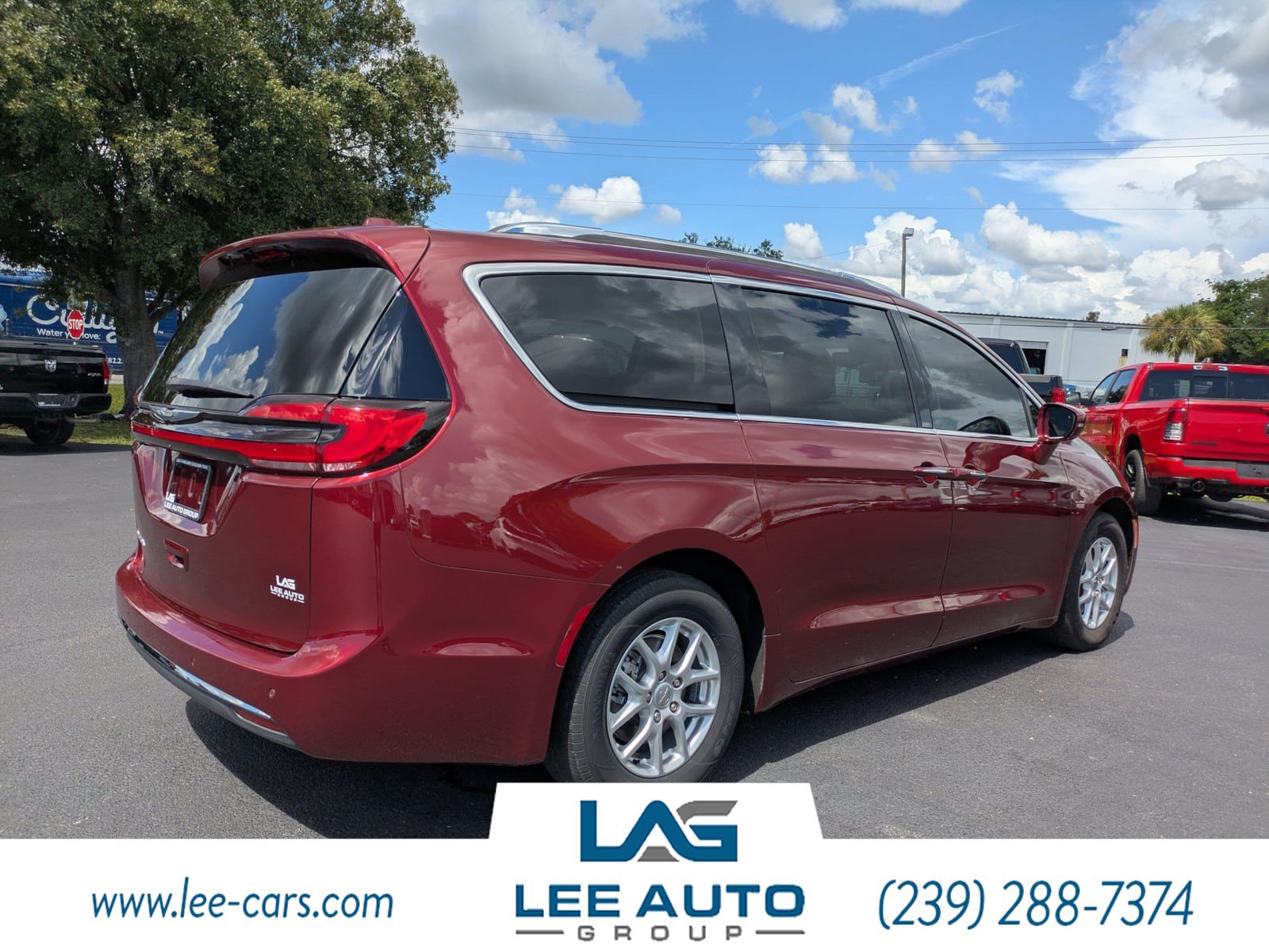 Used 2021 Chrysler Pacifica Touring-L FWD image 3
