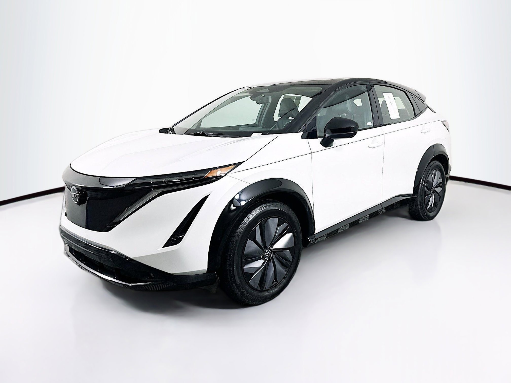 Used 2023 Nissan Ariya AWD image 3