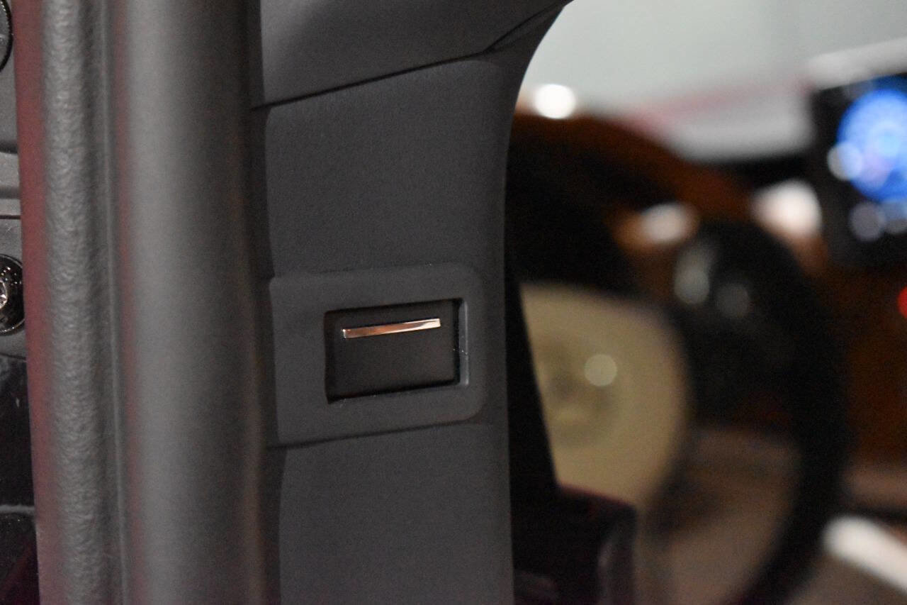 Used 2021 Mercedes-Benz Metris Passenger image 90