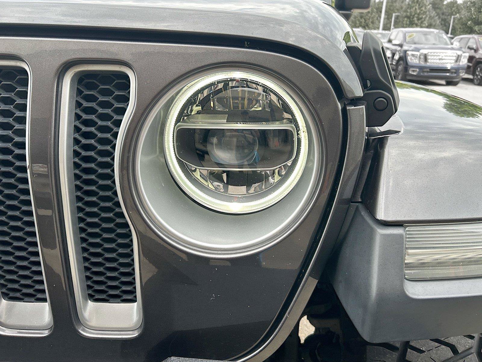 Used 2018 Jeep Wrangler Unlimited Sahara AWD/4WD image 10