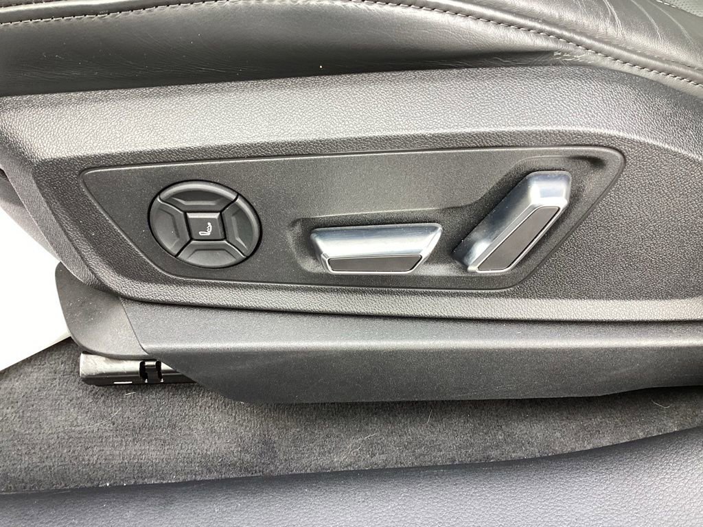 Used 2019 Audi e-tron Prestige w/ Prestige Package image 16
