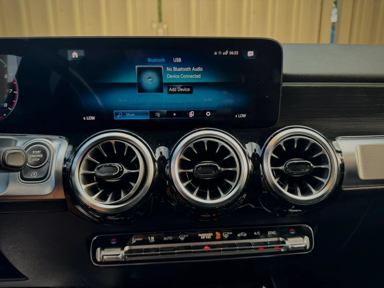 Used 2022 Mercedes-Benz GLB 250 w/ Premium Package image 18