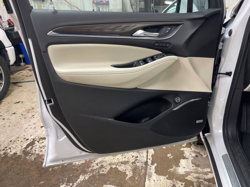 Used 2024 Buick Enclave Avenir w/ Avenir Technology Package AWD/4WD image 15