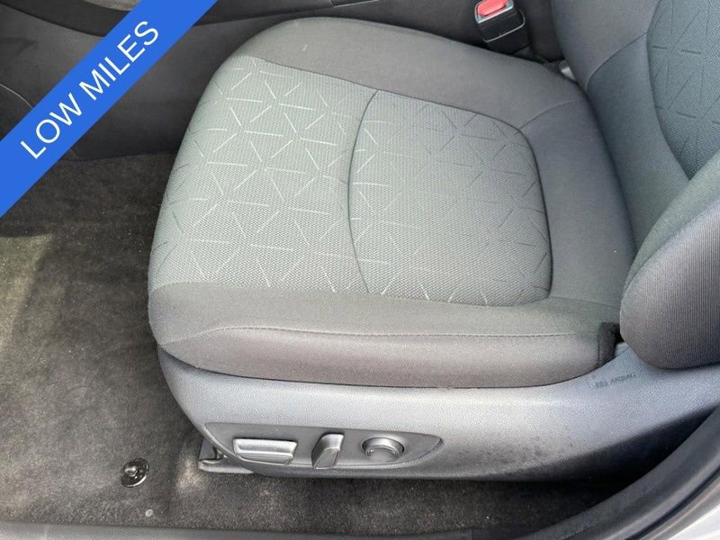 Used 2023 Toyota RAV4 XLE image 17