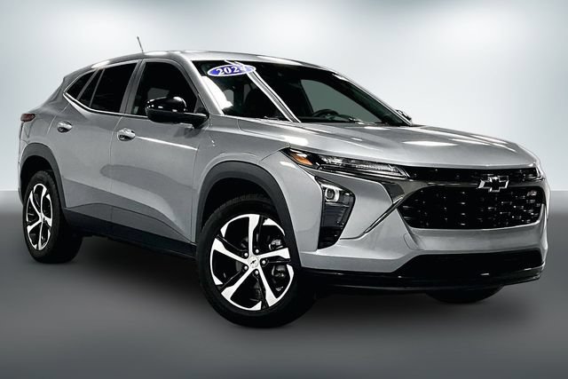 Used 2024 Chevrolet Trax RS w/ Driver Confidence Package FWD image 1