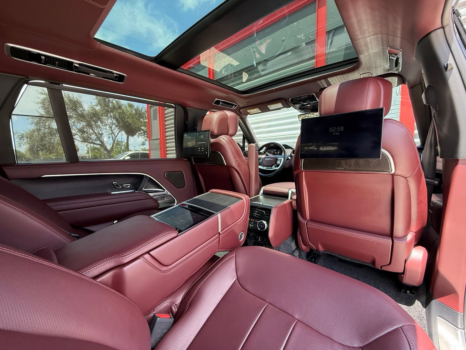 Used 2024 Land Rover Range Rover Long Wheelbase Autobiography AWD/4WD image 24