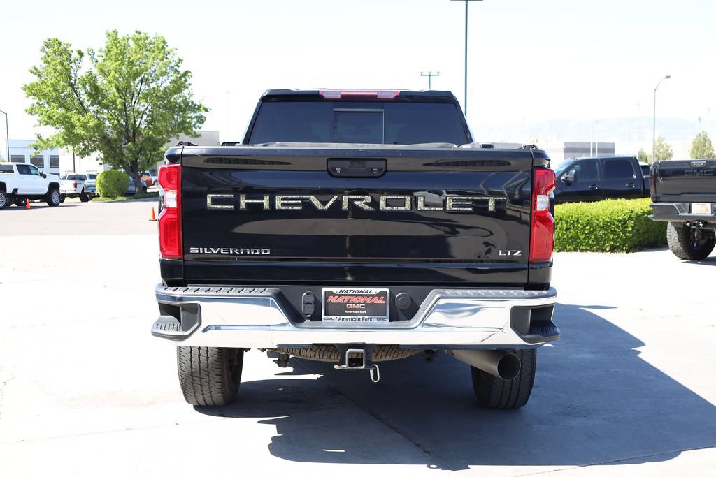 Used 2022 Chevrolet Silverado 2500 LTZ w/ LTZ Convenience Package AWD/4WD image 5