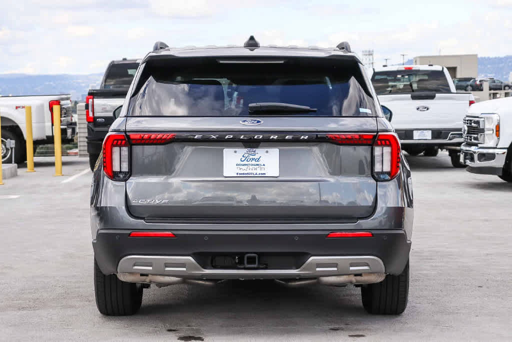 Used 2026 Ford Explorer Active w/ Active Comfort Package RWD image 5