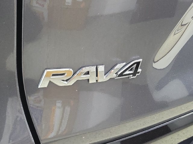 Used 2022 Toyota RAV4 SE AWD/4WD image 9