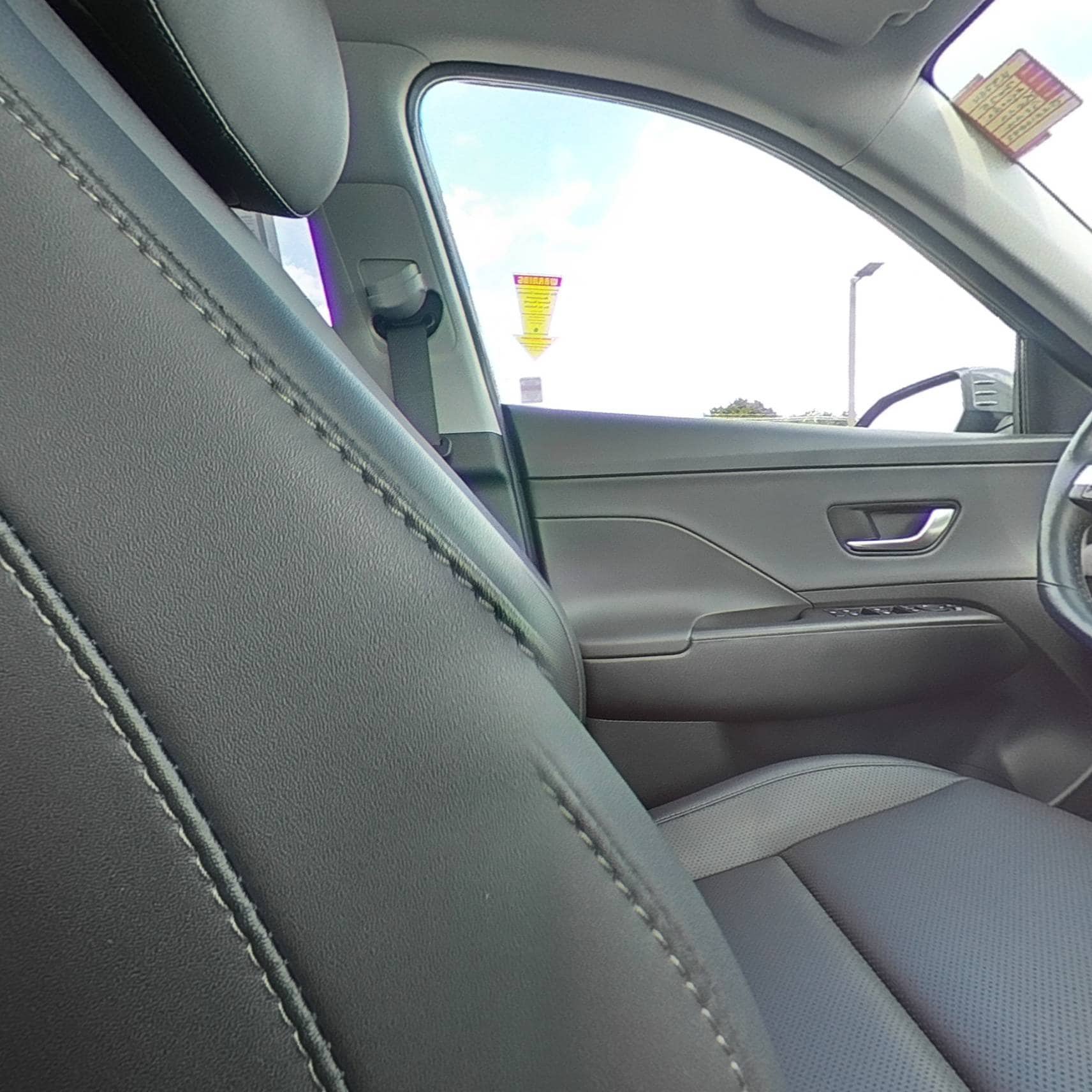 Certified 2025 Hyundai Kona Limited FWD image 34
