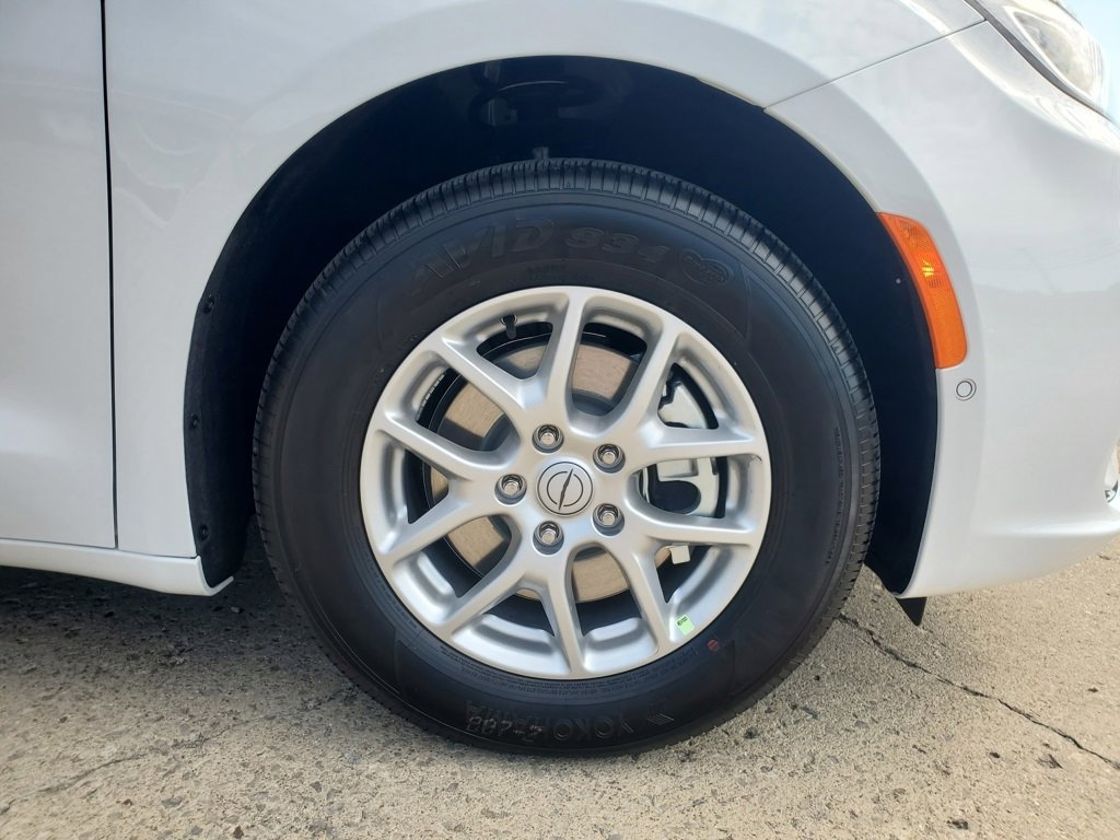 New 2026 Chrysler Pacifica Select image 13