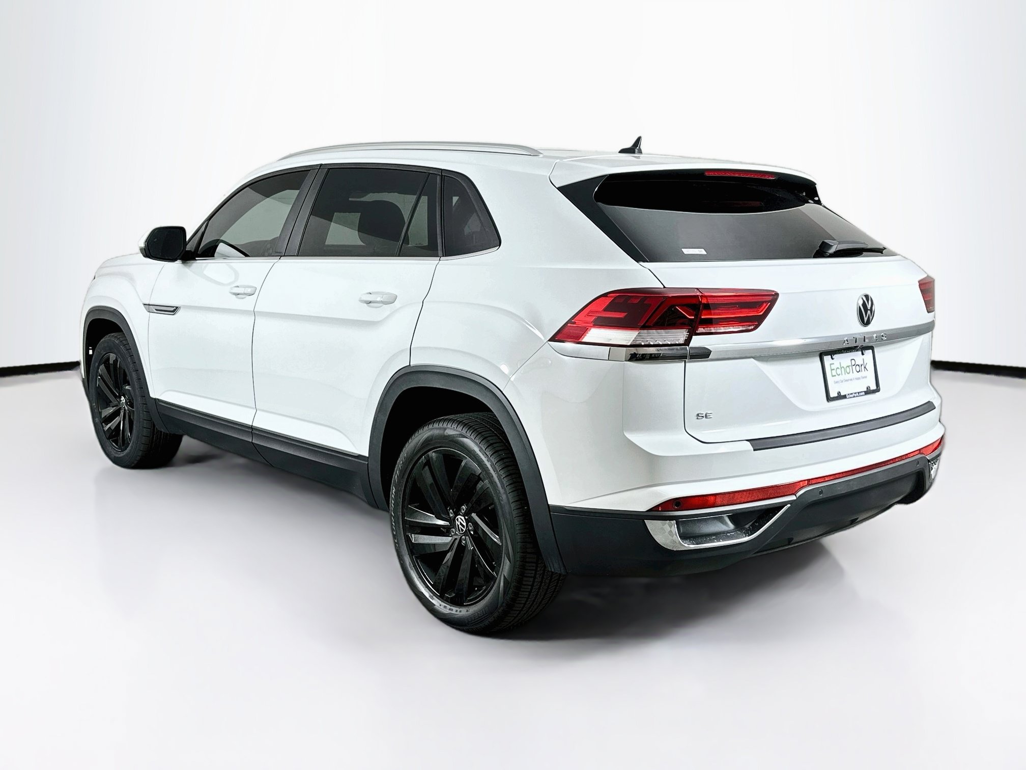 Used 2023 Volkswagen Atlas Cross Sport SE w/ Panoramic Sunroof Package FWD image 5