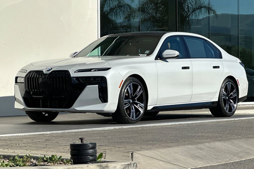 Used 2023 BMW 740i image 7