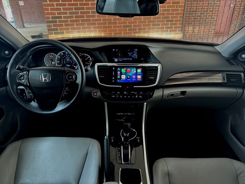 Used 2017 Honda Accord Touring image 19