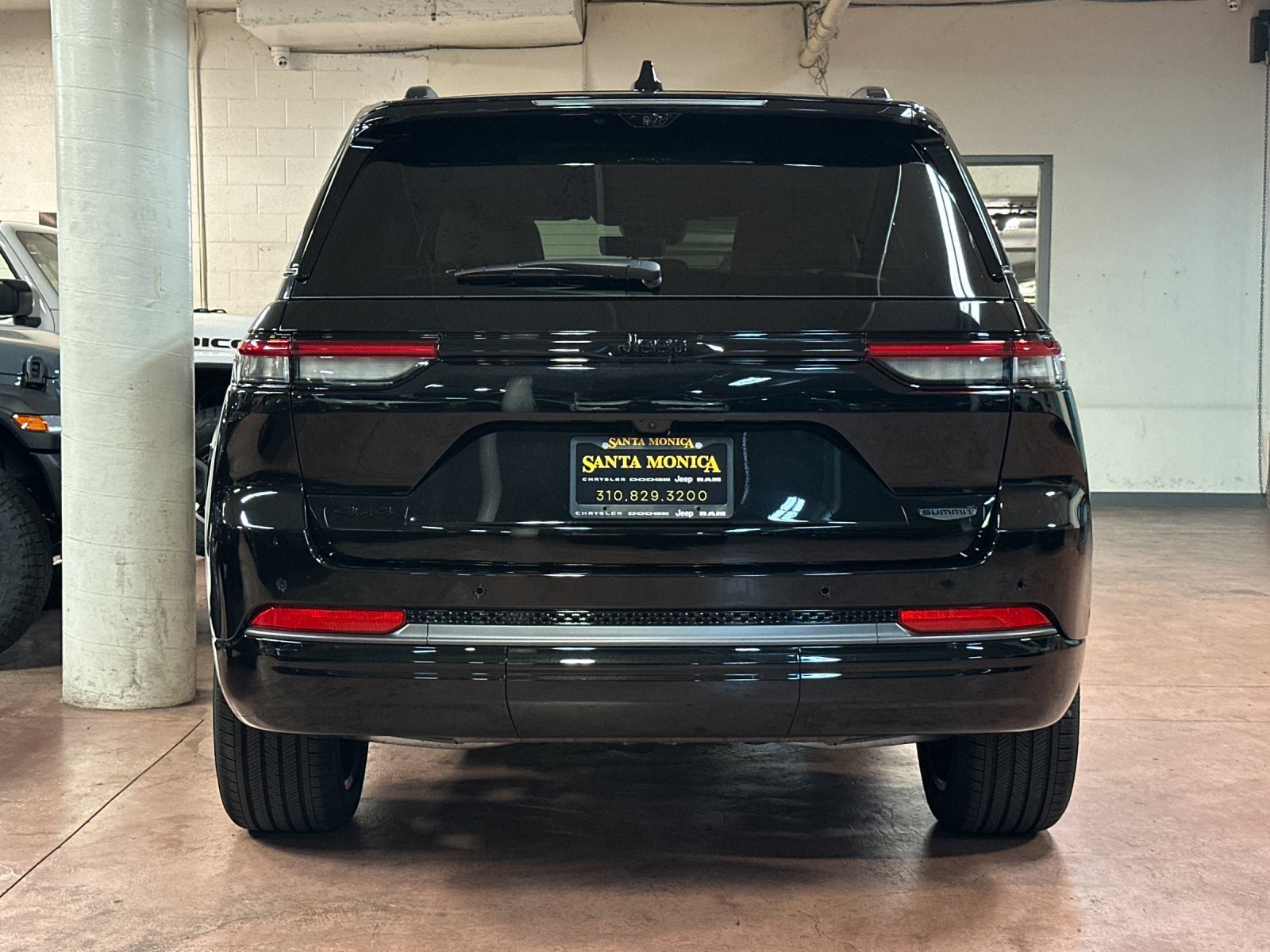 New 2026 Jeep Grand Cherokee Summit w/ Obsidian Package AWD/4WD image 4