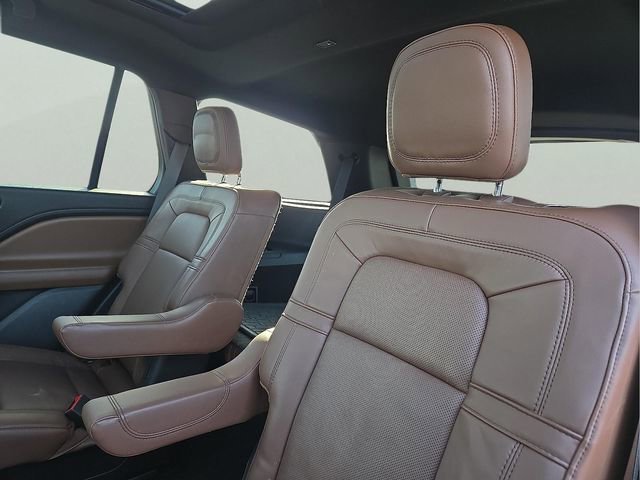 Used 2023 Lincoln Aviator Reserve w/ Equipment Group 201A image 8