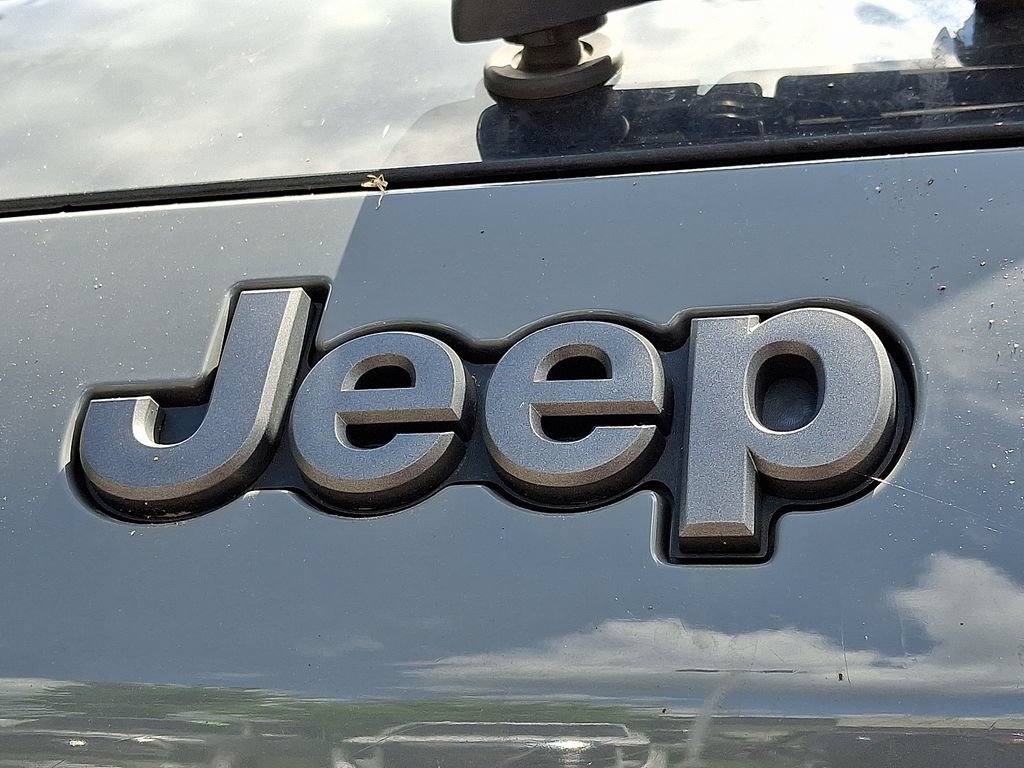 Used 2019 Jeep Cherokee Trailhawk w/ Comfort/Convenience Group AWD/4WD image 22