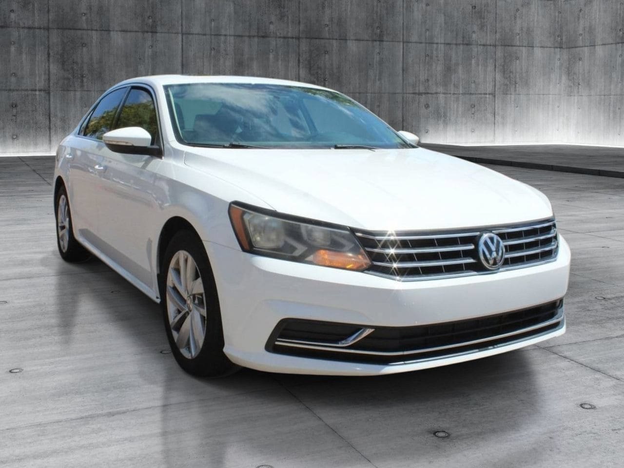 Used 2018 Volkswagen Passat 2.0T SE FWD image 10