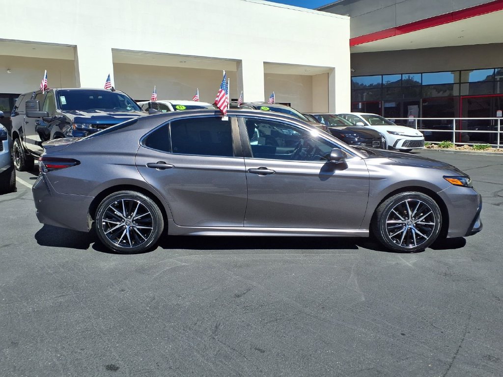 Used 2024 Toyota Camry SE FWD image 3