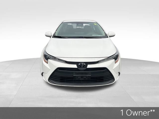 Used 2024 Toyota Corolla LE image 2