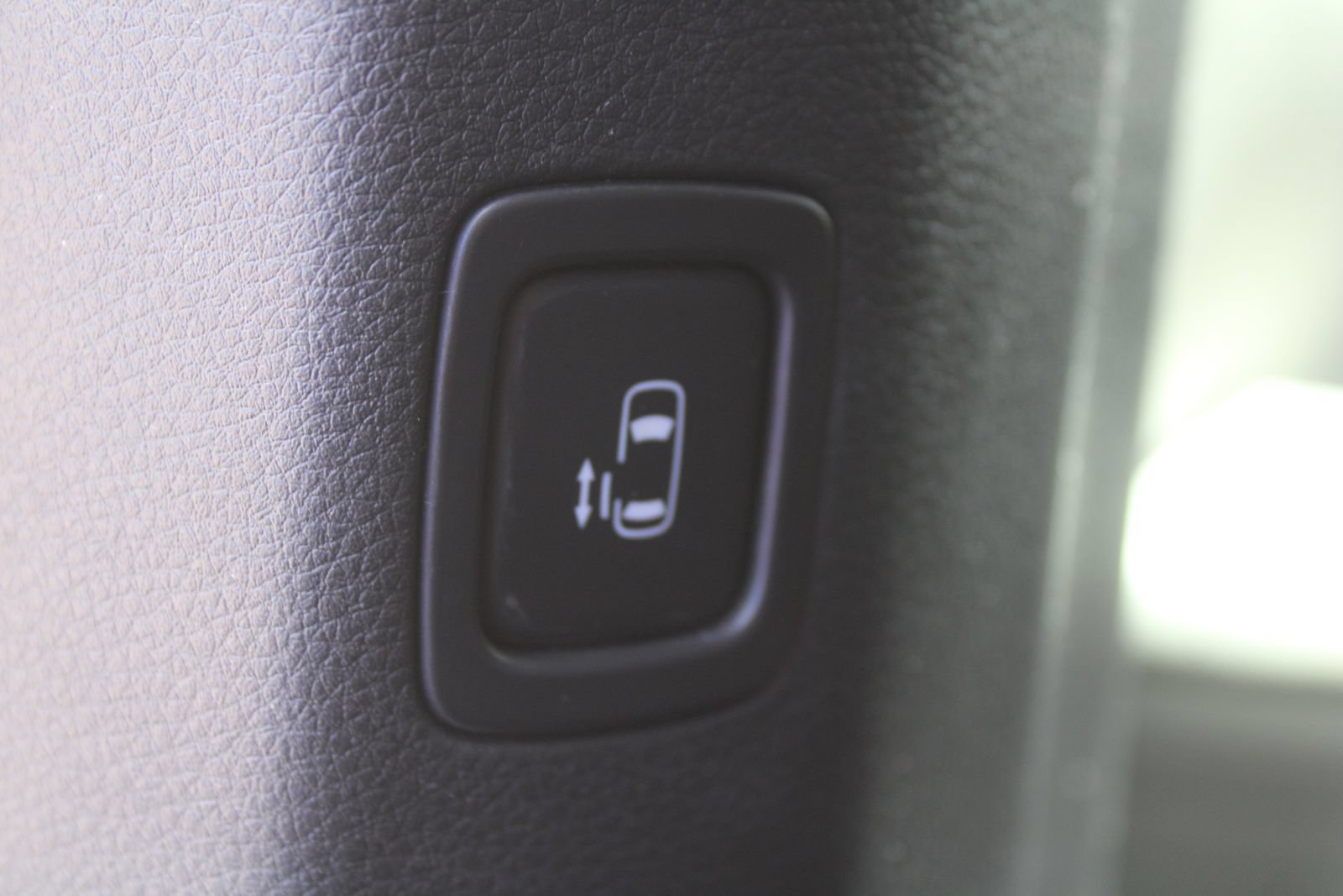 Used 2024 Kia Carnival LX FWD image 8