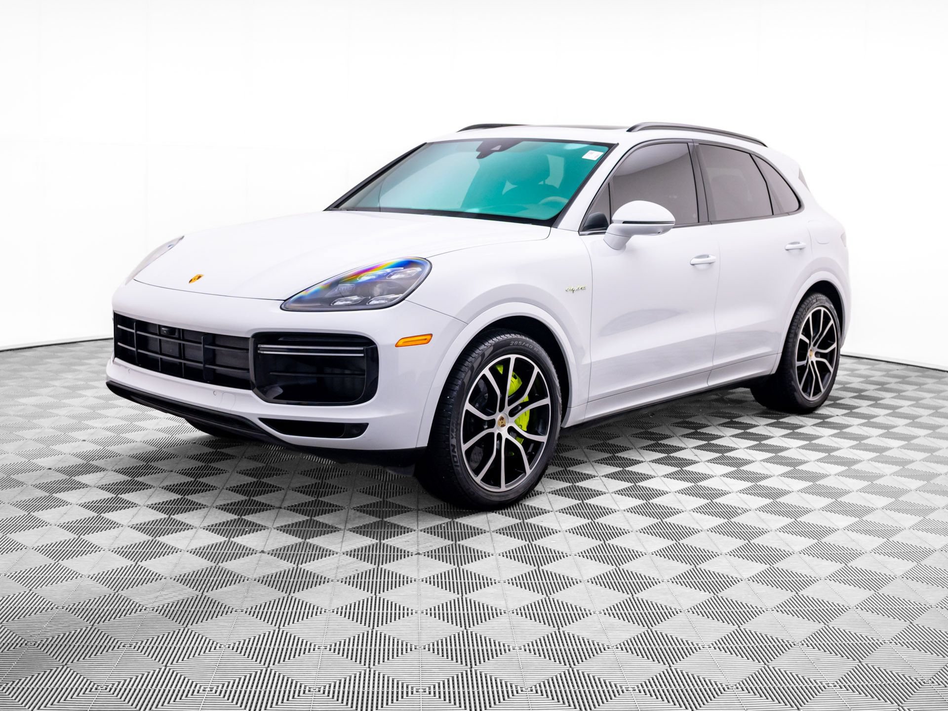 Used 2023 Porsche Cayenne Turbo S w/ Premium Package Plus AWD/4WD image 1