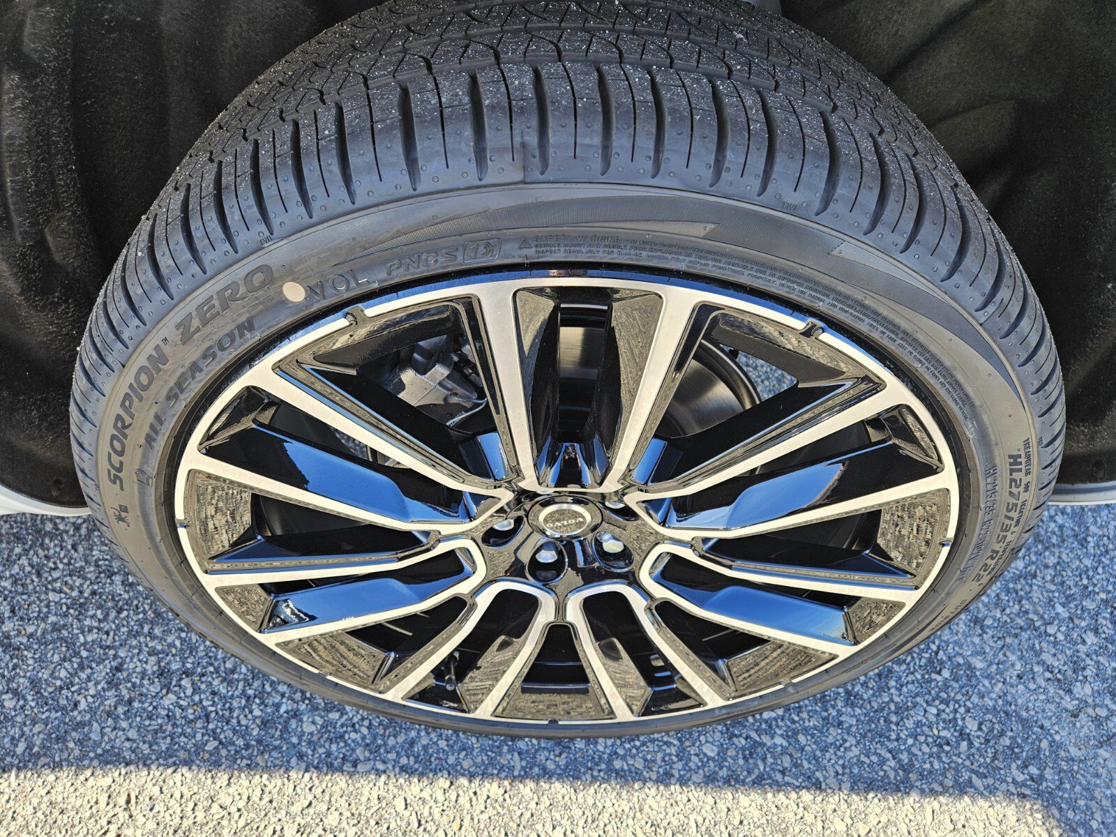 New 2026 Volvo XC90 B6 Plus w/ Protection Package Premier AWD/4WD image 11