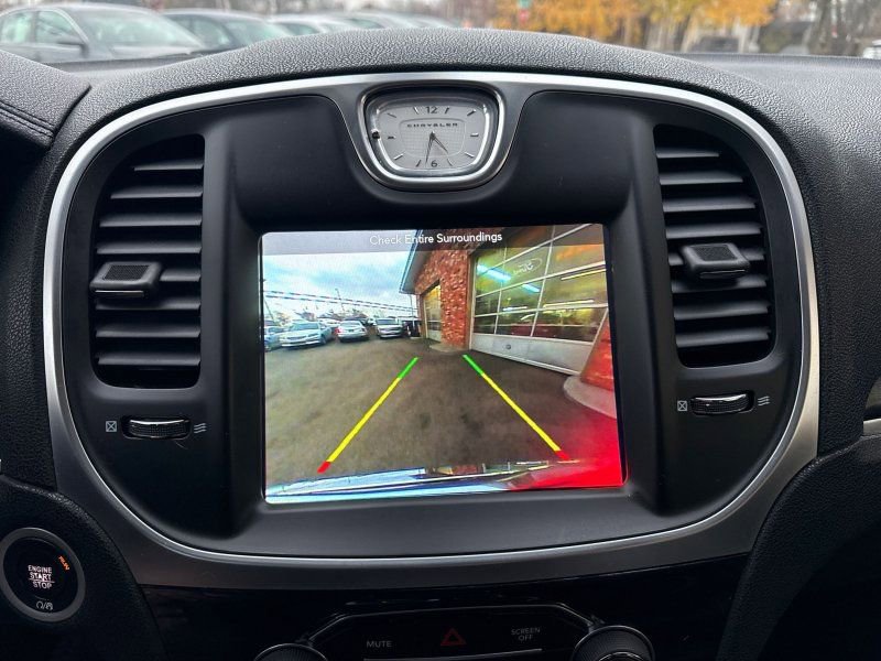 Used 2017 Chrysler 300 Limited image 27