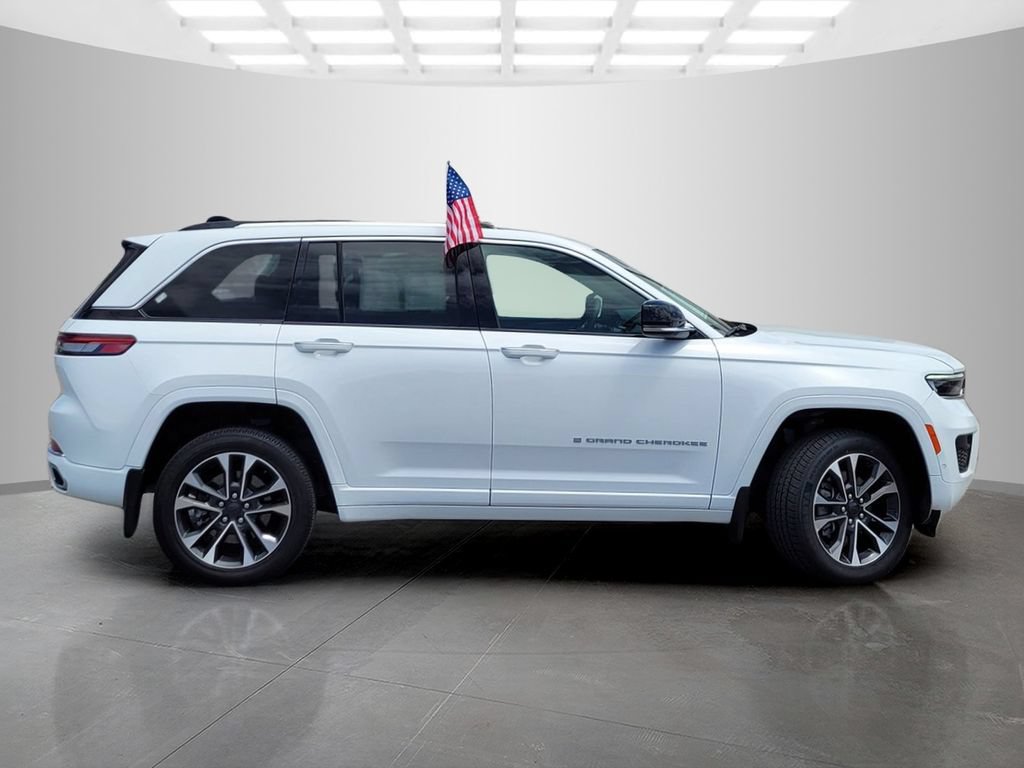 Used 2022 Jeep Grand Cherokee Overland w/ MOPAR Finishing Package AWD/4WD image 3