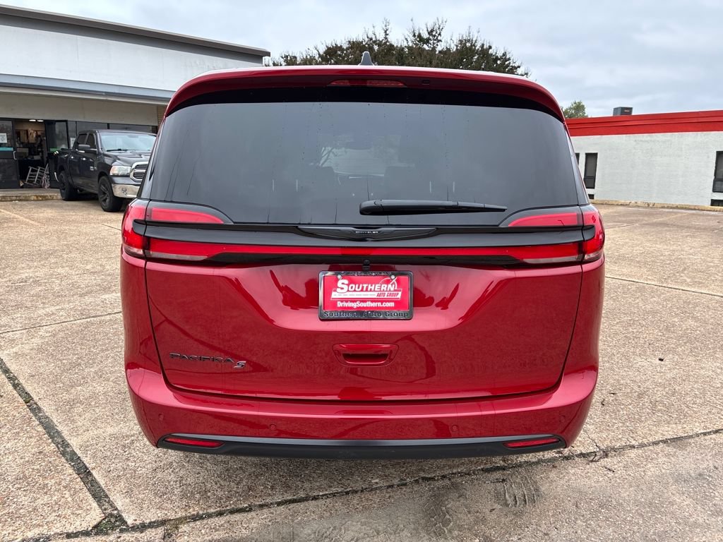 New 2026 Chrysler Pacifica Select w/ S Appearance Package FWD image 4
