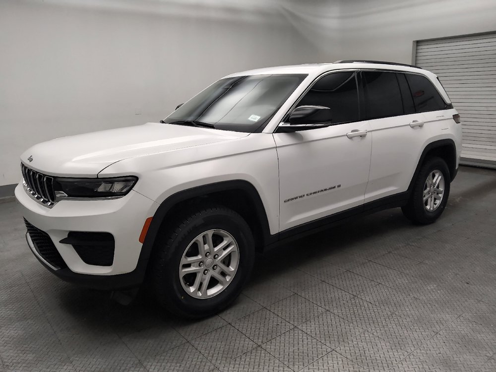 Used 2024 Jeep Grand Cherokee Laredo w/ Trailer Tow Package RWD image 2