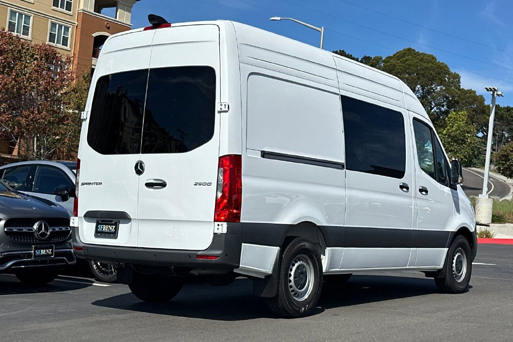 Used 2025 Mercedes-Benz Sprinter 2500 image 4