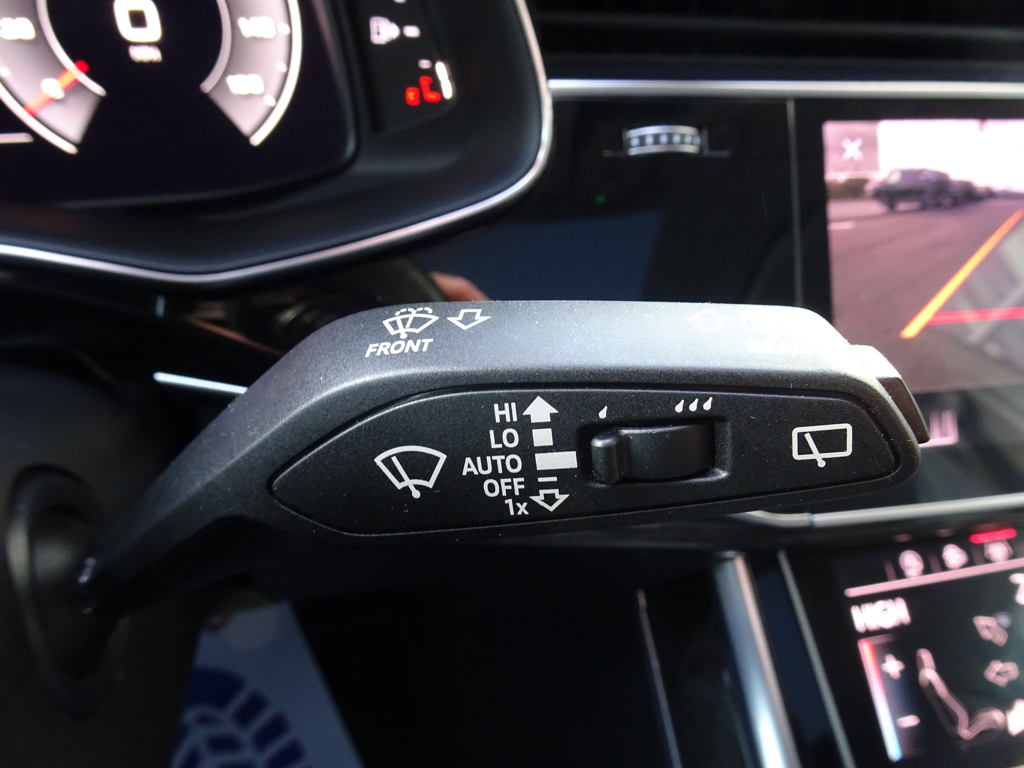 Used 2019 Audi Q8 Premium Plus w/ Premium Plus image 25