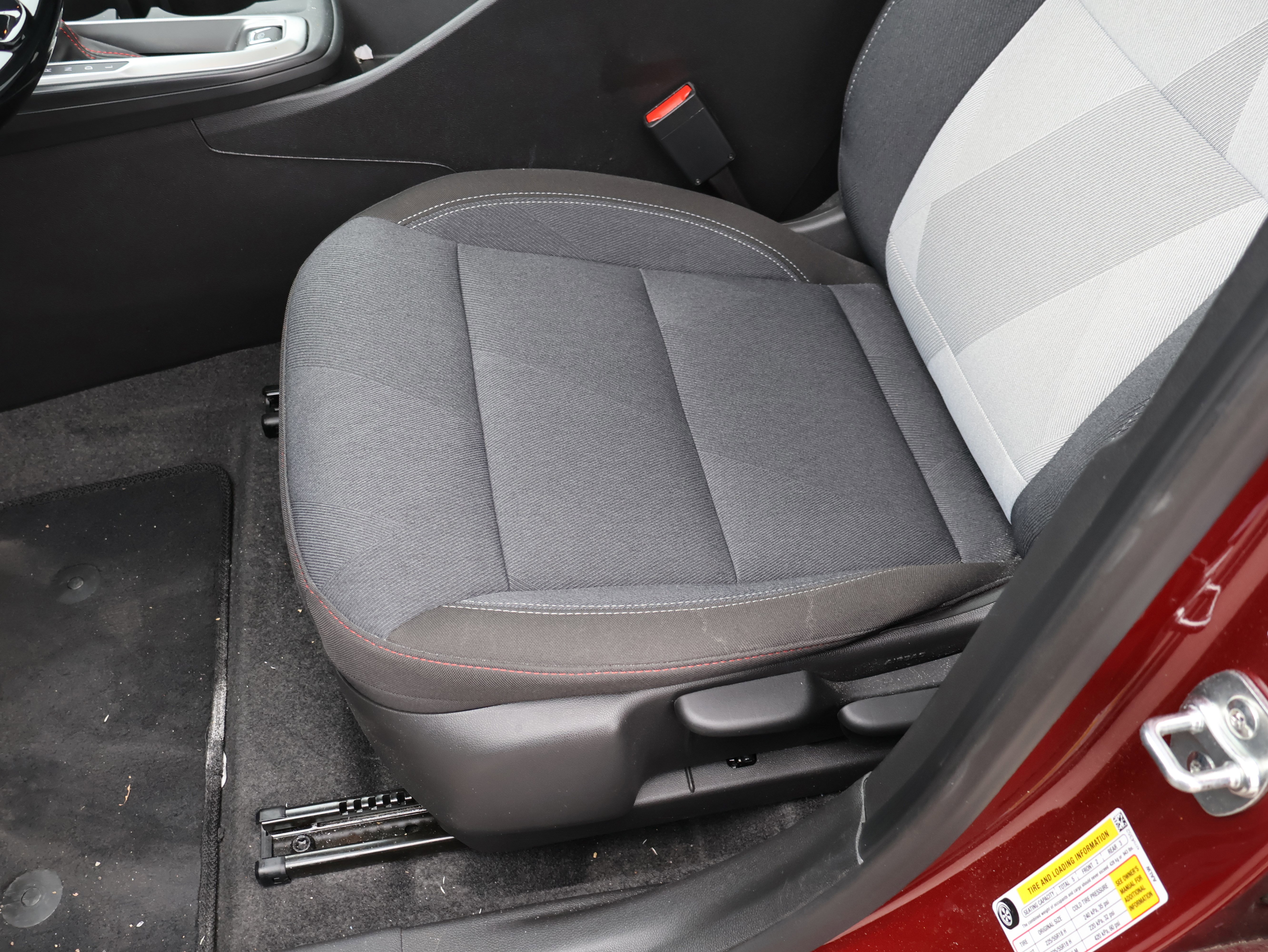 Used 2025 Chevrolet Trax RS w/ Sunroof Package image 38