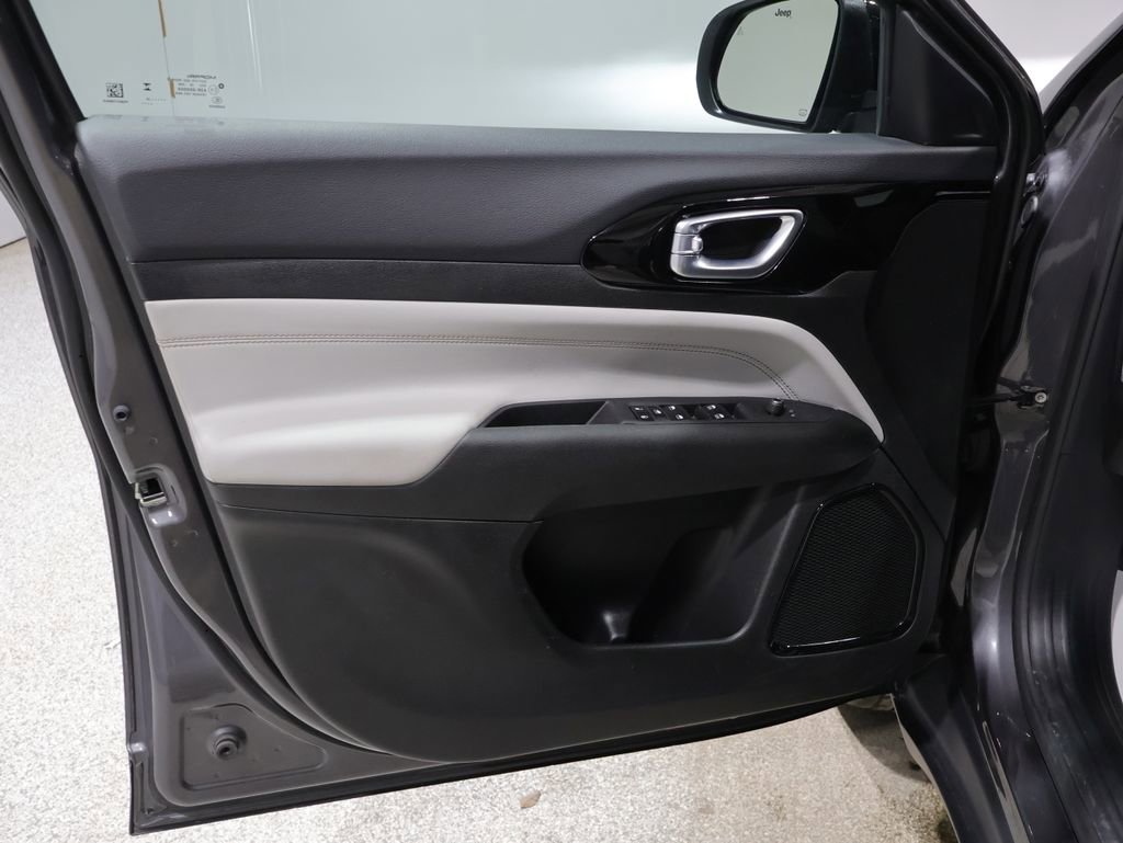 Used 2024 Jeep Compass Limited image 14