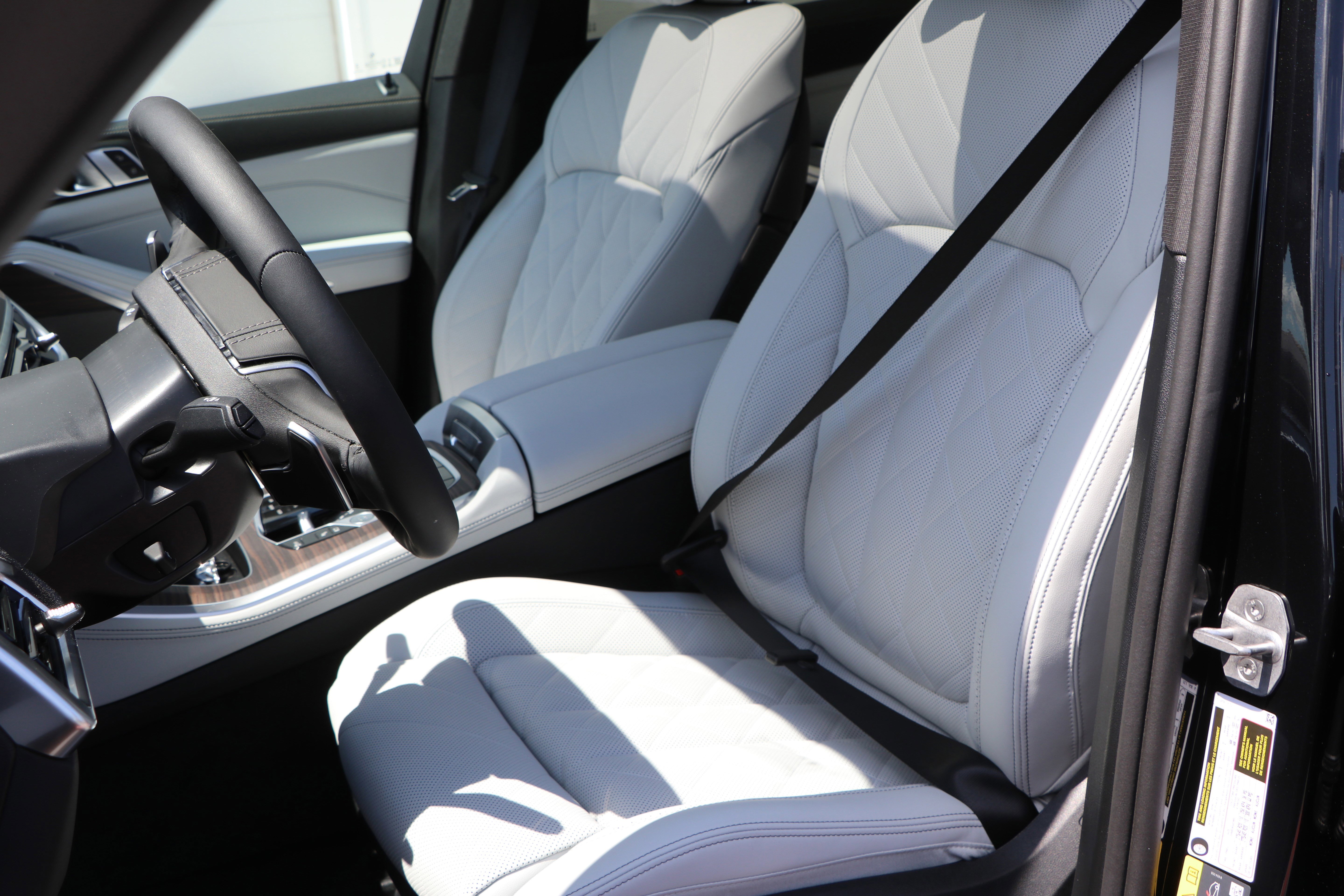Used 2025 BMW X5 xDrive50e w/ Climate Comfort Package AWD/4WD image 16