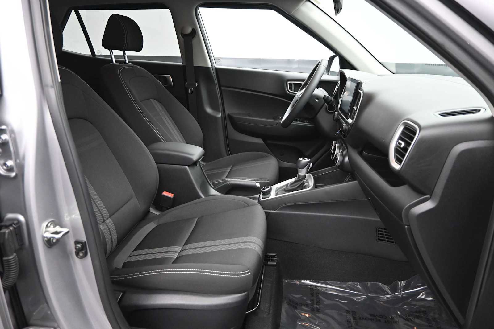 Used 2024 Hyundai Venue SEL FWD image 11
