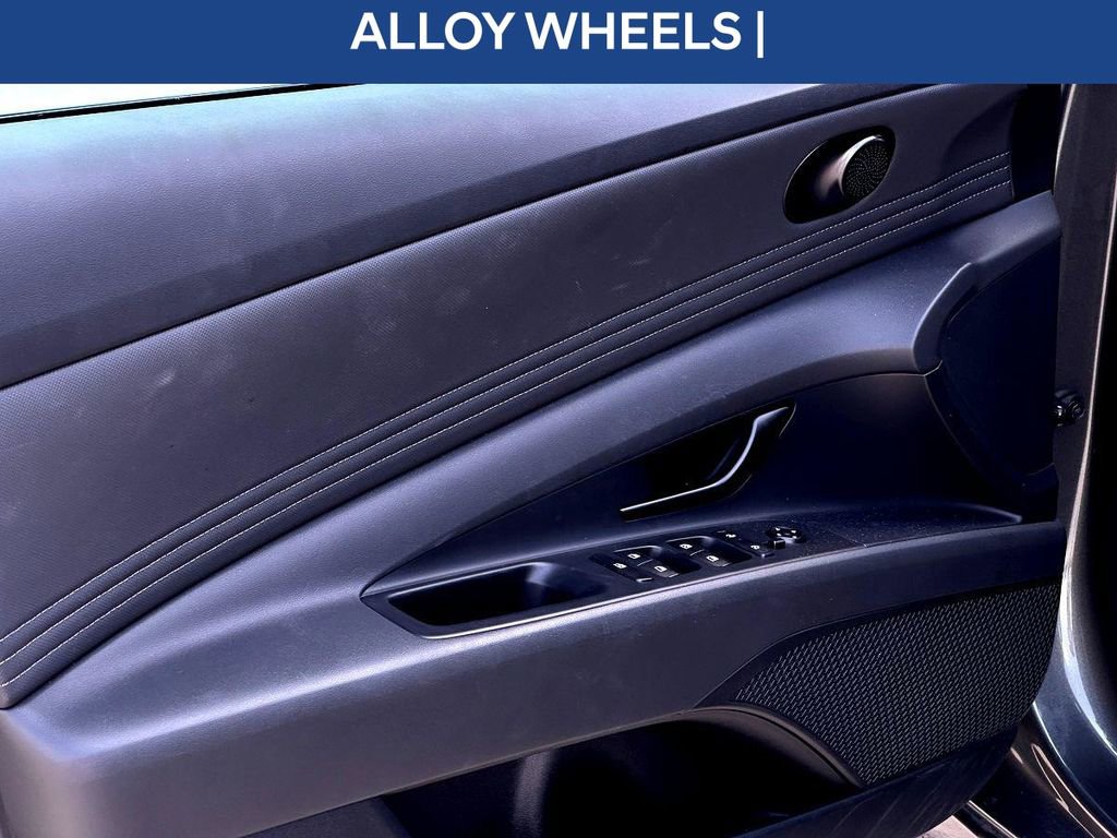 Used 2025 Hyundai Elantra Sport image 14