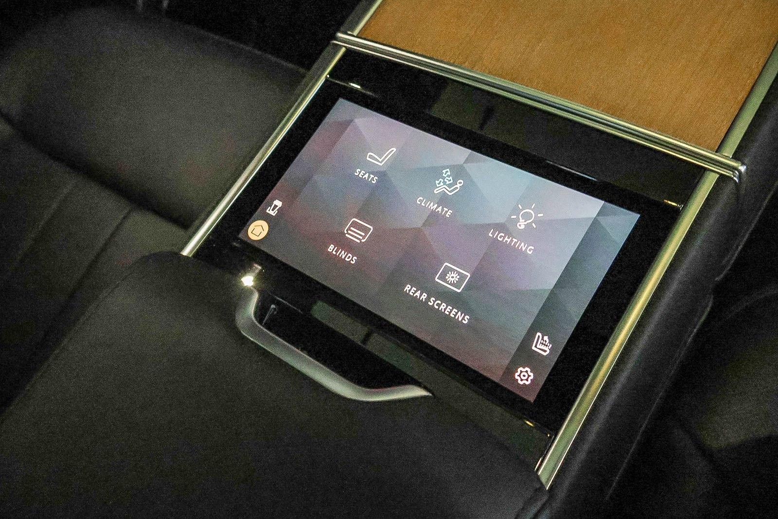 Used 2024 Land Rover Range Rover SV image 22