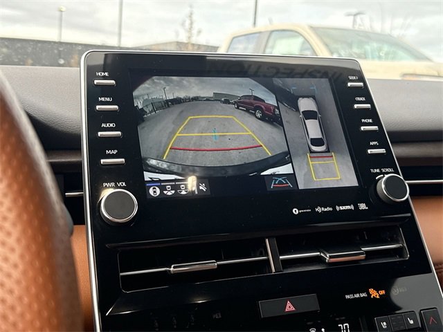 Used 2022 Toyota Avalon Limited image 17