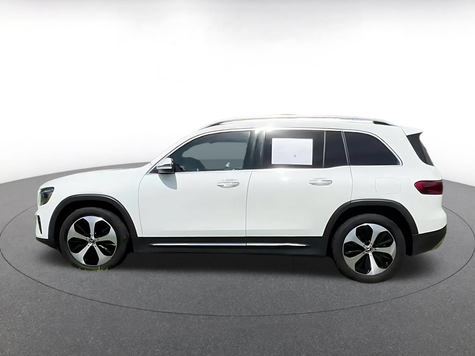 Used 2025 Mercedes-Benz GLB 250 image 9