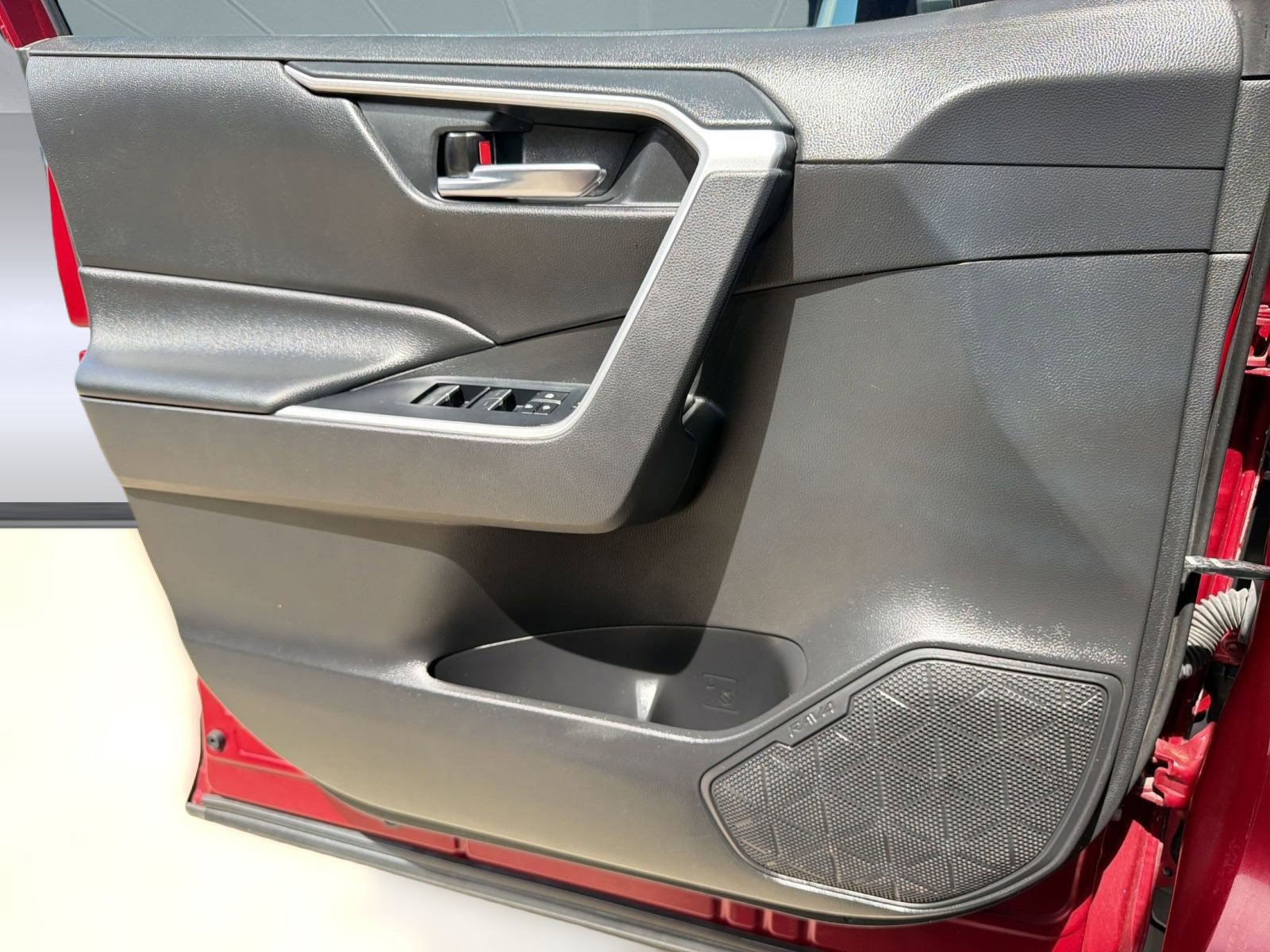 Used 2022 Toyota RAV4 XLE w/ Convenience Package image 22