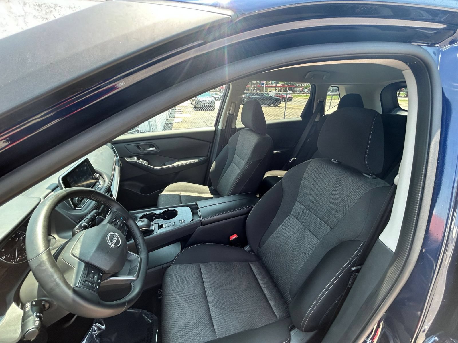 Used 2025 Nissan Rogue SV FWD image 38
