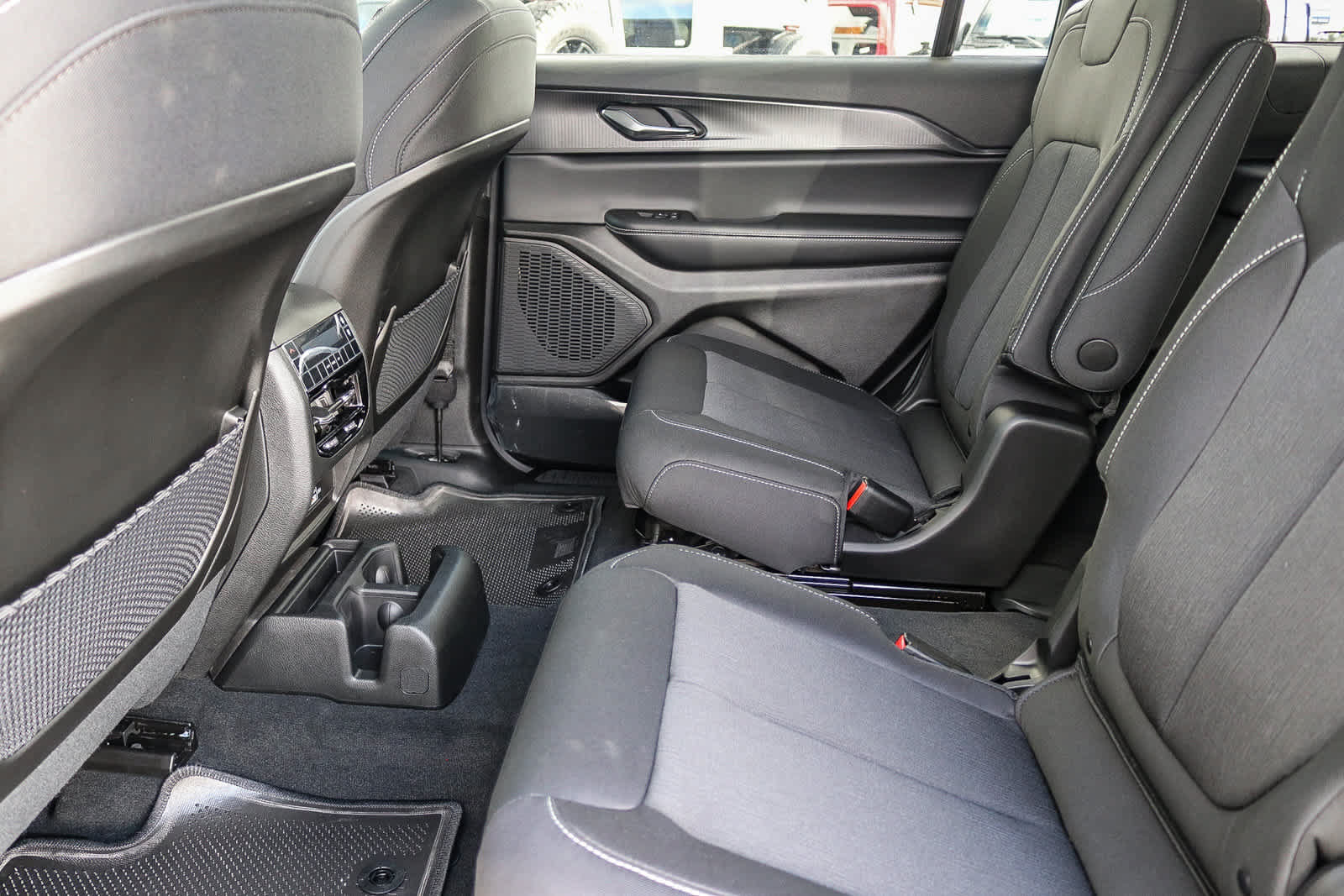 New 2027 Jeep Grand Cherokee L Laredo AWD/4WD image 20