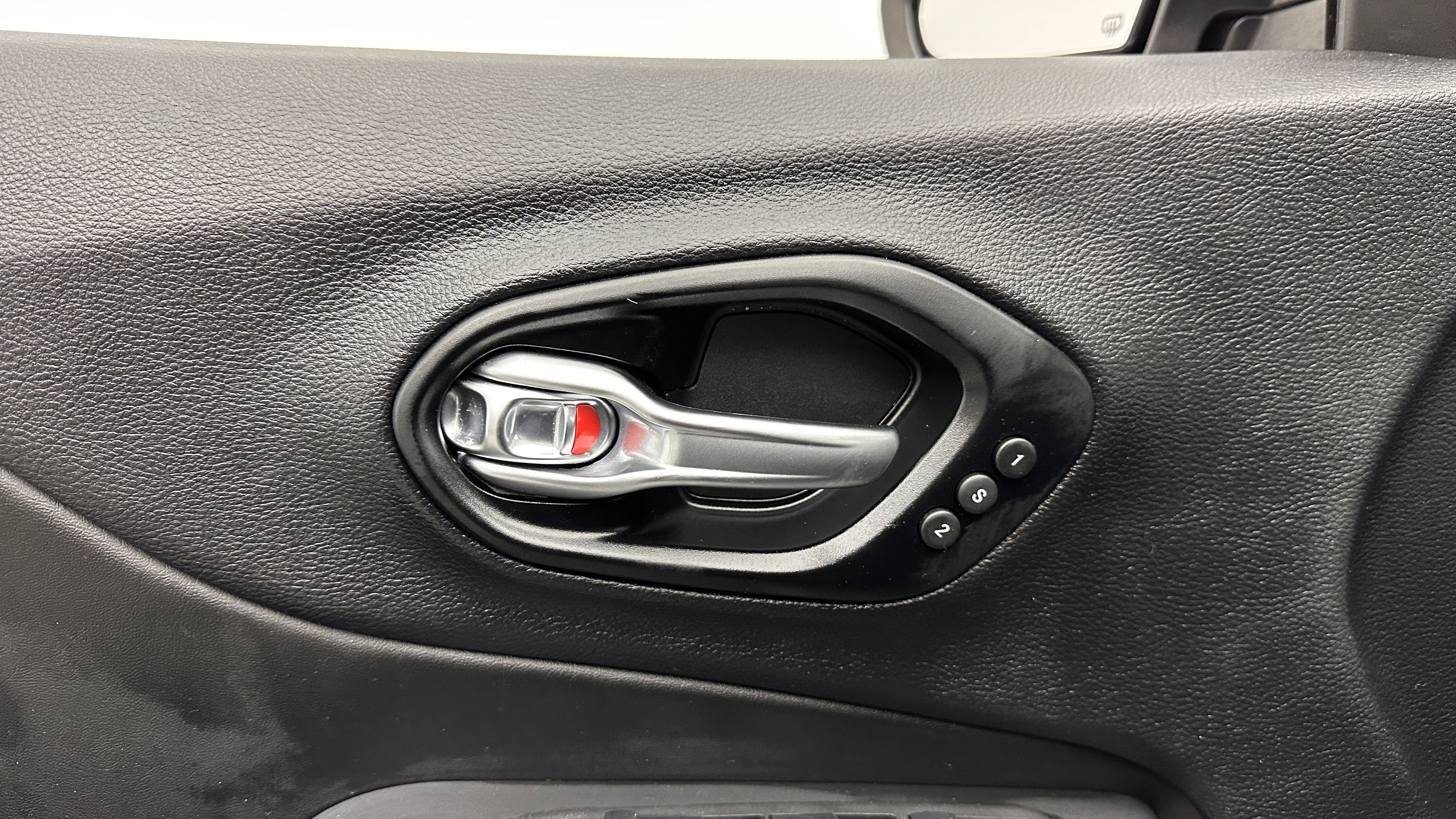 Used 2021 Jeep Cherokee Limited FWD image 12