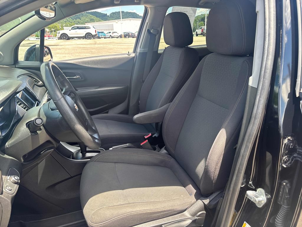 Used 2019 Chevrolet Trax LS w/ Tint and Cruise Package AWD/4WD image 11