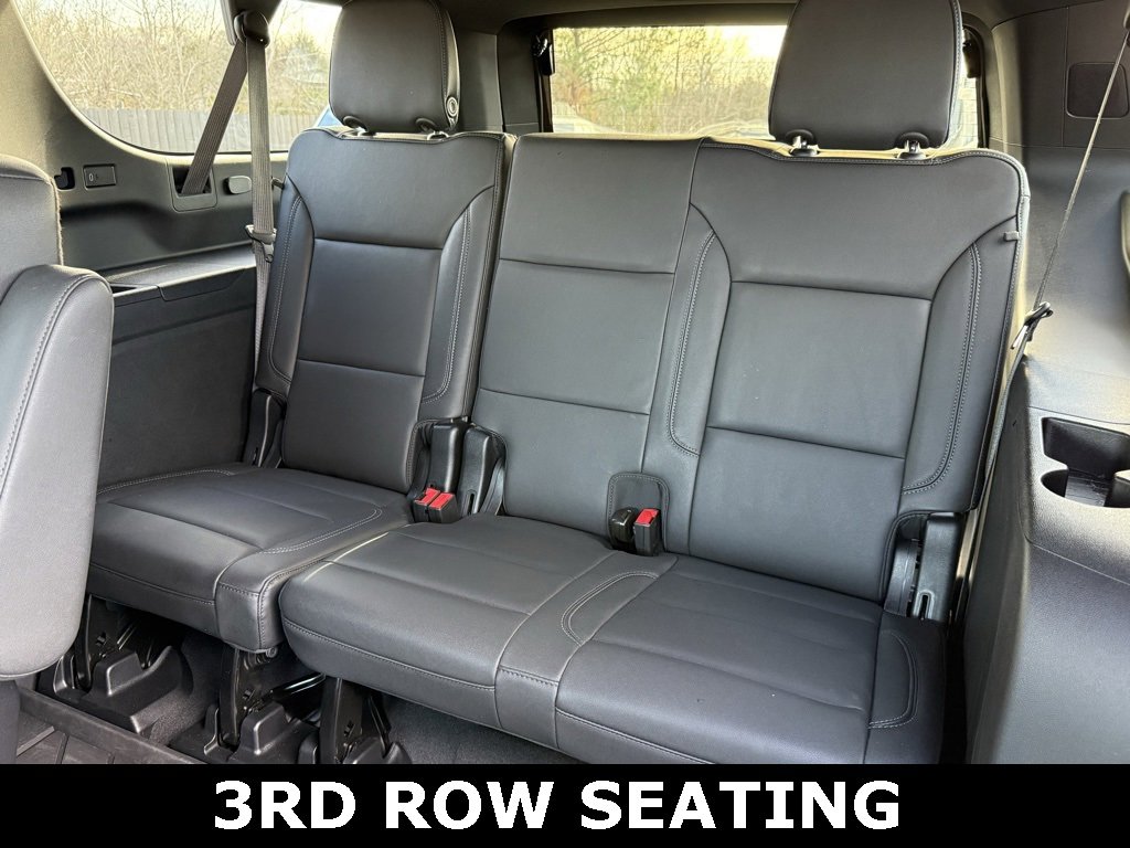 Used 2024 Chevrolet Suburban Z71 w/ Luxury Package image 8