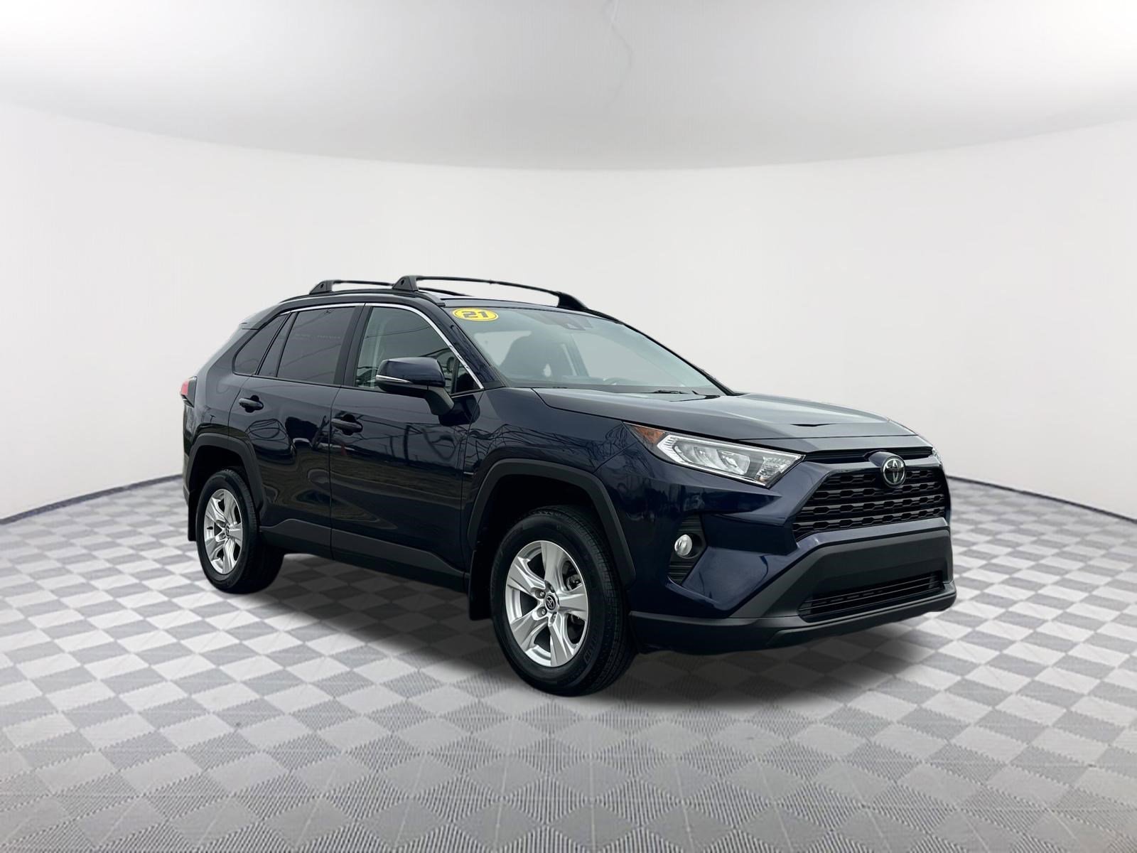 Used 2021 Toyota RAV4 XLE w/ Convenience Package image 4